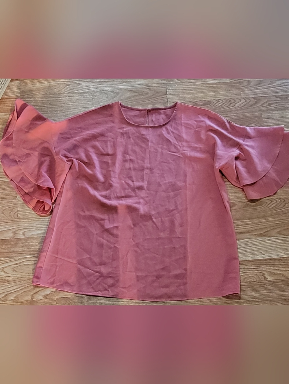 Beautiful pink/peach ruffle short sleeve shirt in size women's XL